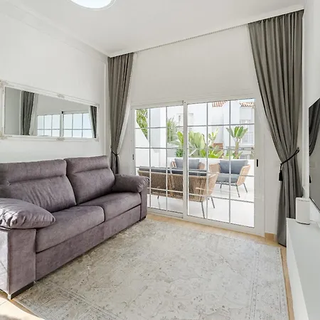 Luxury In With 3 Pools One Is Heated 1 Bedroom And 2 Beds أذيخي